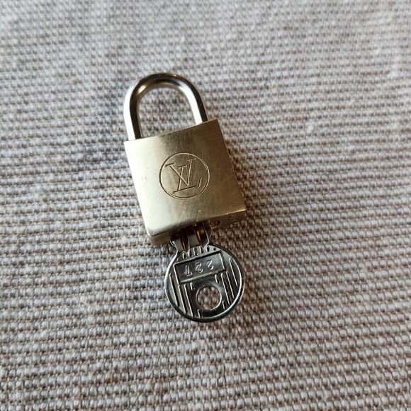 Louis Vuitton Lock and Key #227 - Picture 3 of 6